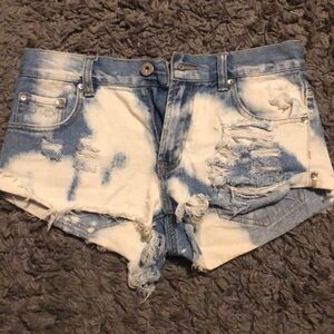Bullhead Denim Company Acid washed light denim Jean shorts